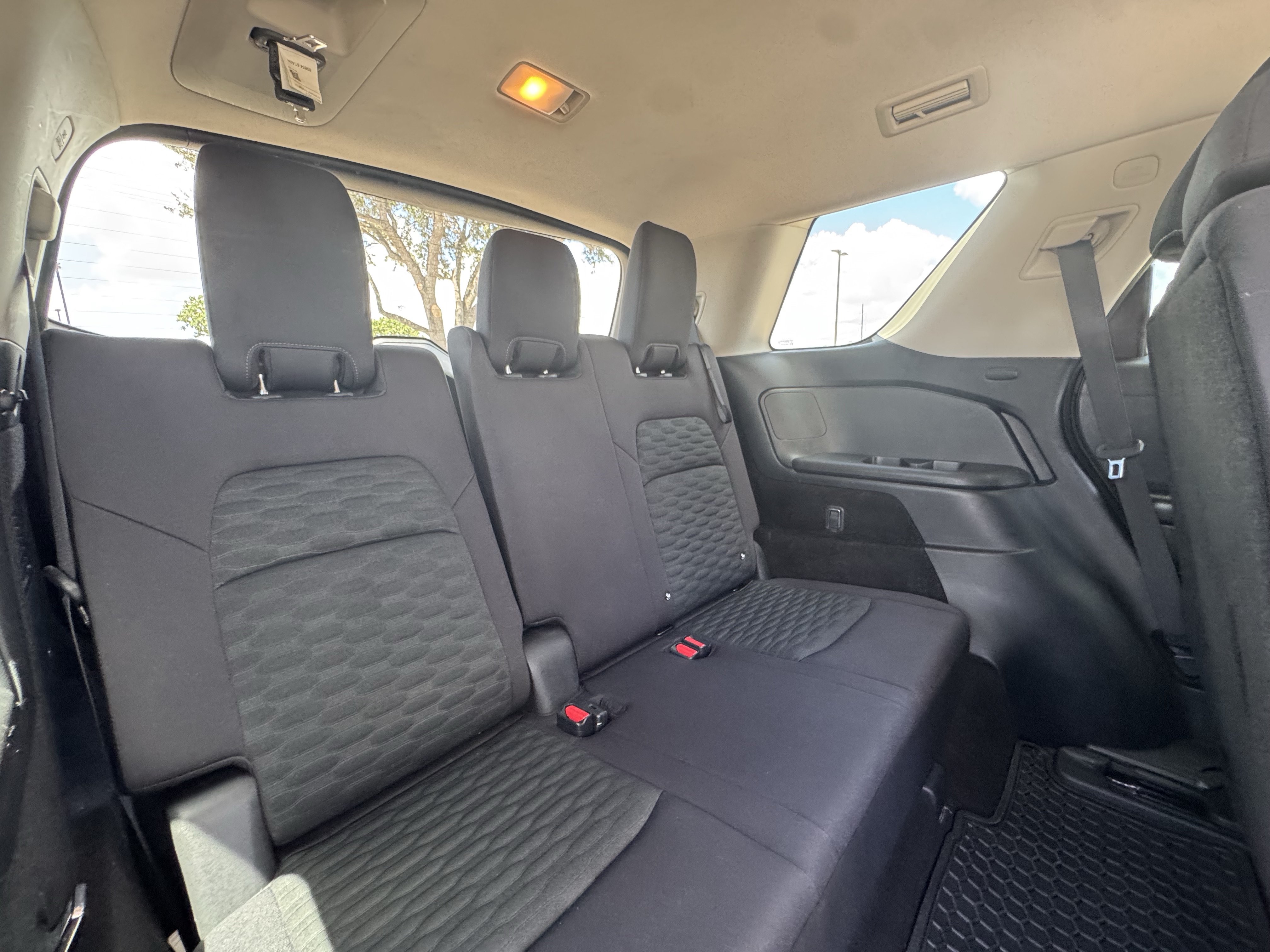 Used 2022 Nissan Pathfinder SV FWD image 34