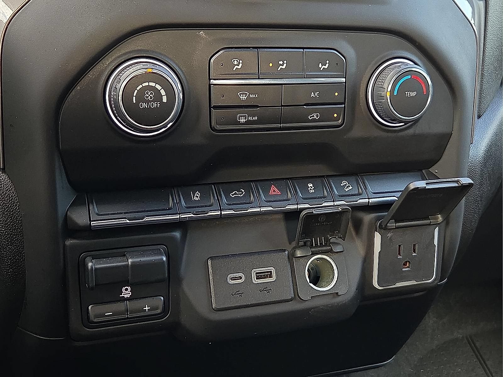 Used 2024 Chevrolet Silverado 2500 Custom w/ Custom Convenience Package AWD/4WD image 17