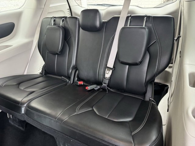 Used 2023 Chrysler Pacifica Touring-L image 23