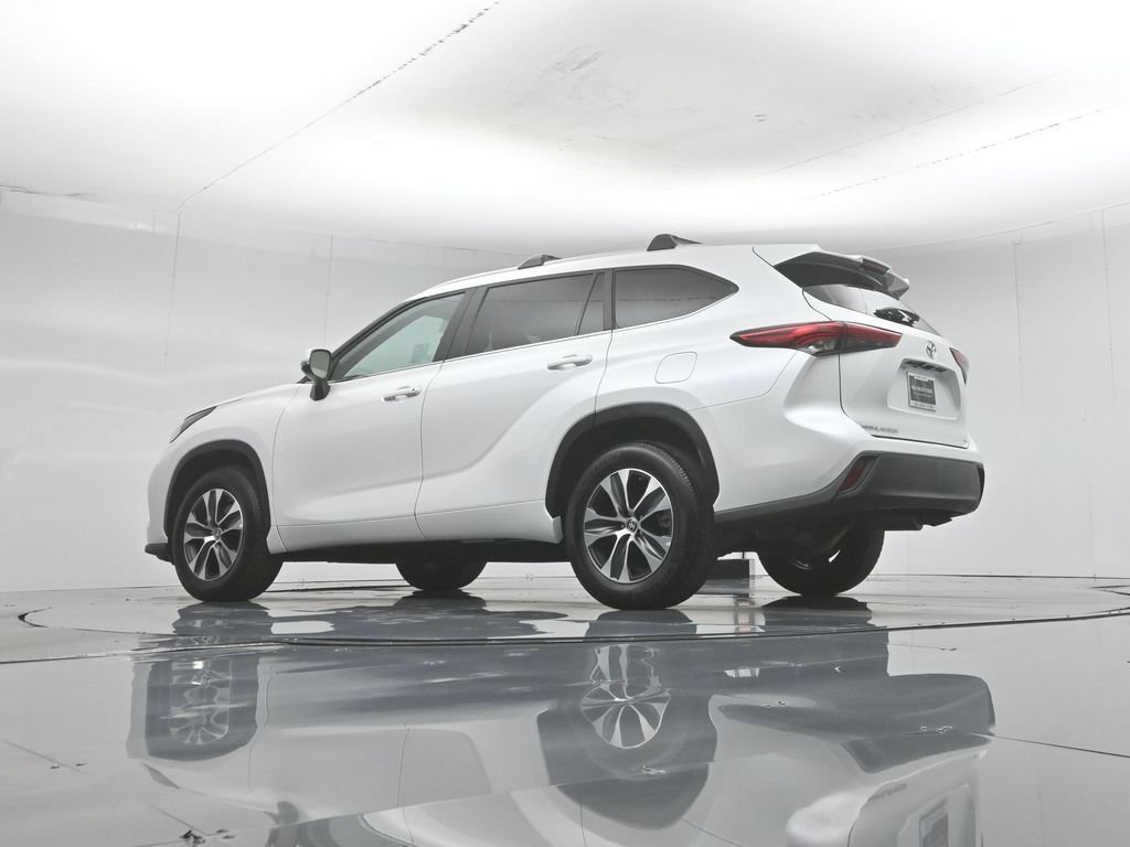Used 2023 Toyota Highlander XLE FWD image 55