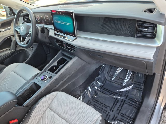 Used 2025 Volkswagen Tiguan SE FWD image 27