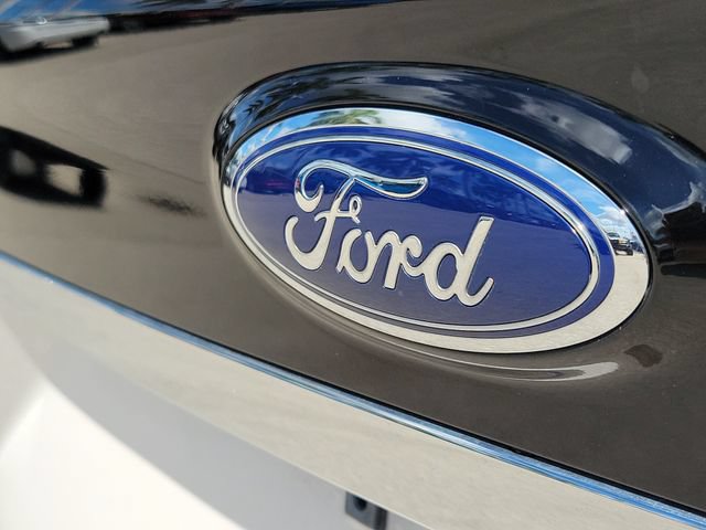 Certified 2019 Ford Edge Titanium w/ Equipment Group 301A AWD/4WD image 8