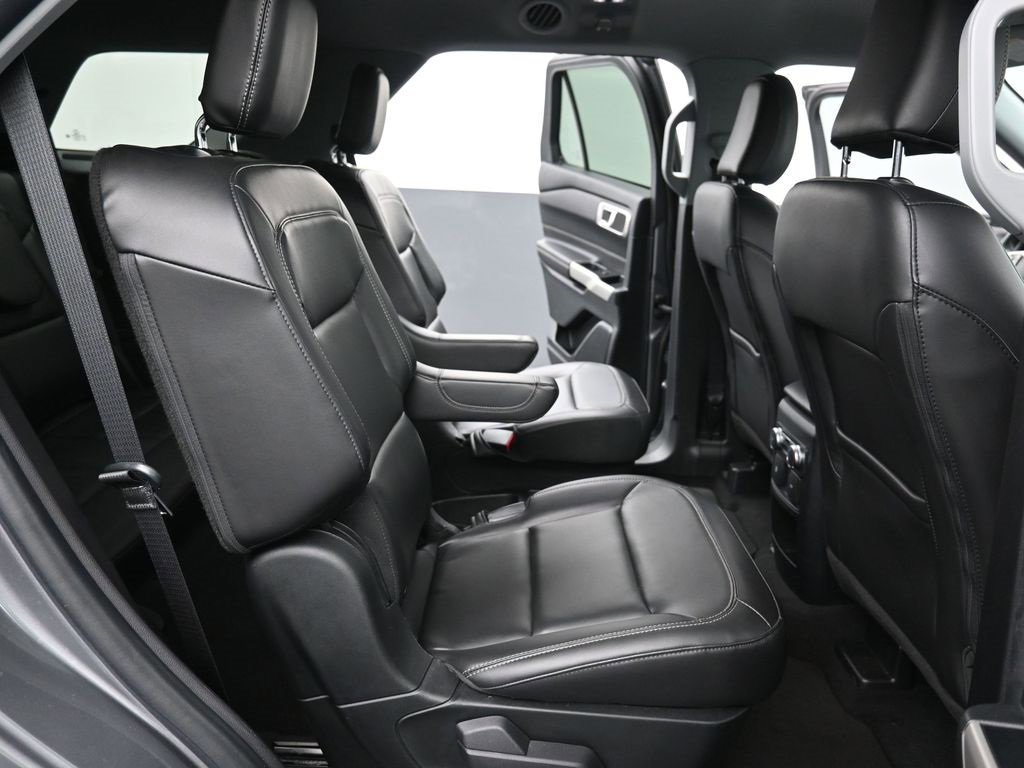 Certified 2021 Ford Explorer XLT w/ Equipment Group 202A image 10