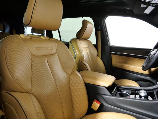 Used 2023 Jeep Grand Cherokee L Summit w/ Luxury Tech Group V AWD/4WD image 12