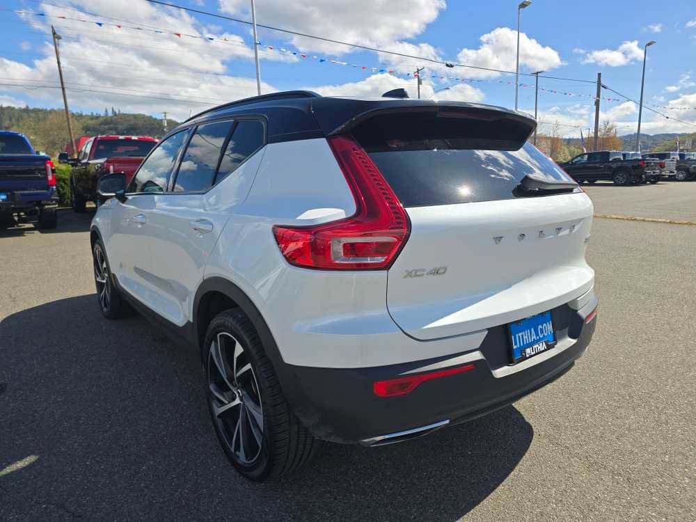 Used 2019 Volvo XC40 T5 R-Design image 3