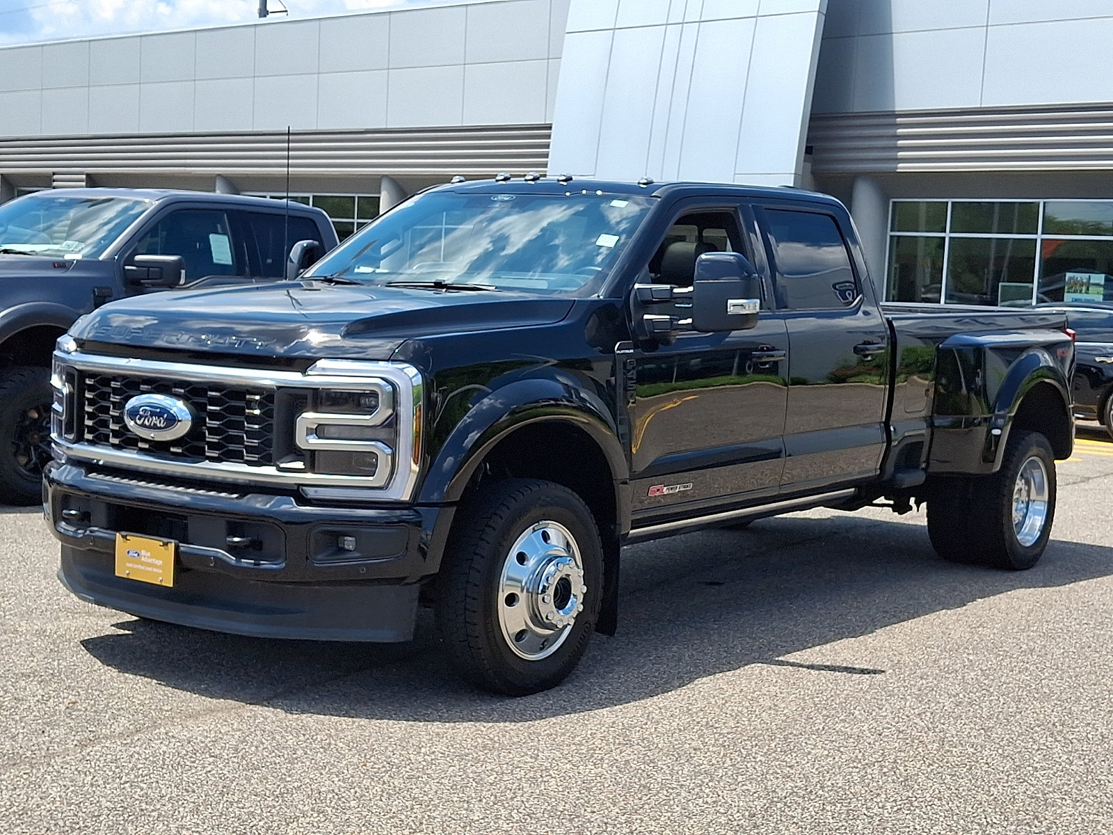 Certified 2026 Ford F450 Platinum w/ FX4 Off-Road Package AWD/4WD image 5
