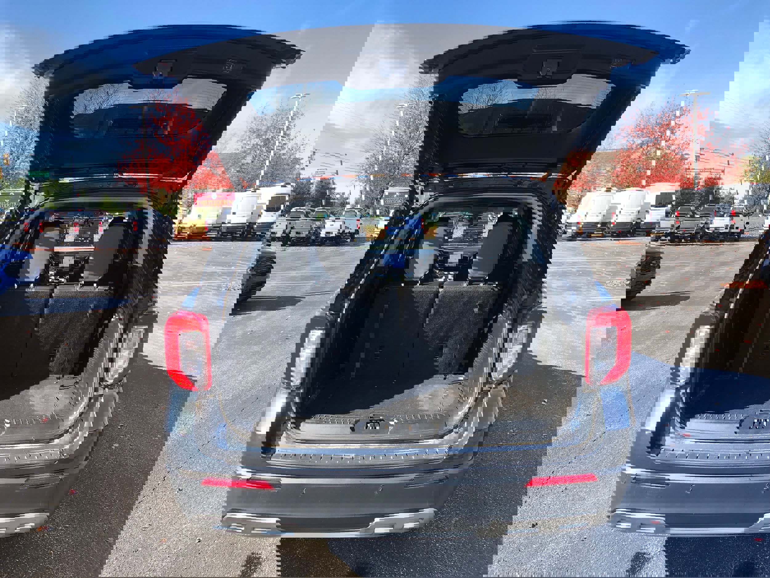 Certified 2022 Ford Explorer XLT w/ Equipment Group 202A image 9