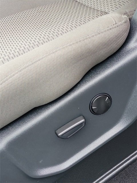 Certified 2022 Ford F350 XLT w/ Black Appearance Package image 11