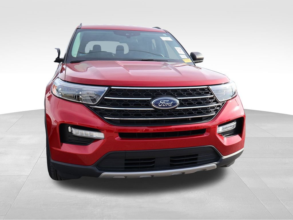 Certified 2022 Ford Explorer XLT w/ Equipment Group 202A AWD/4WD image 8