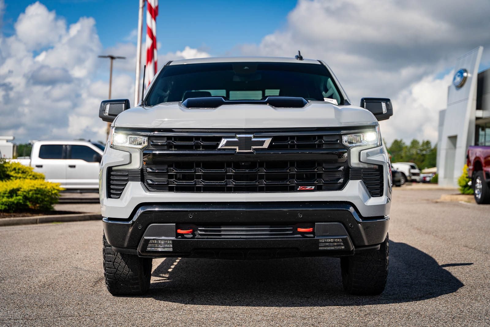 Used 2024 Chevrolet Silverado 1500 LT Trail Boss w/ Convenience Package II AWD/4WD image 2
