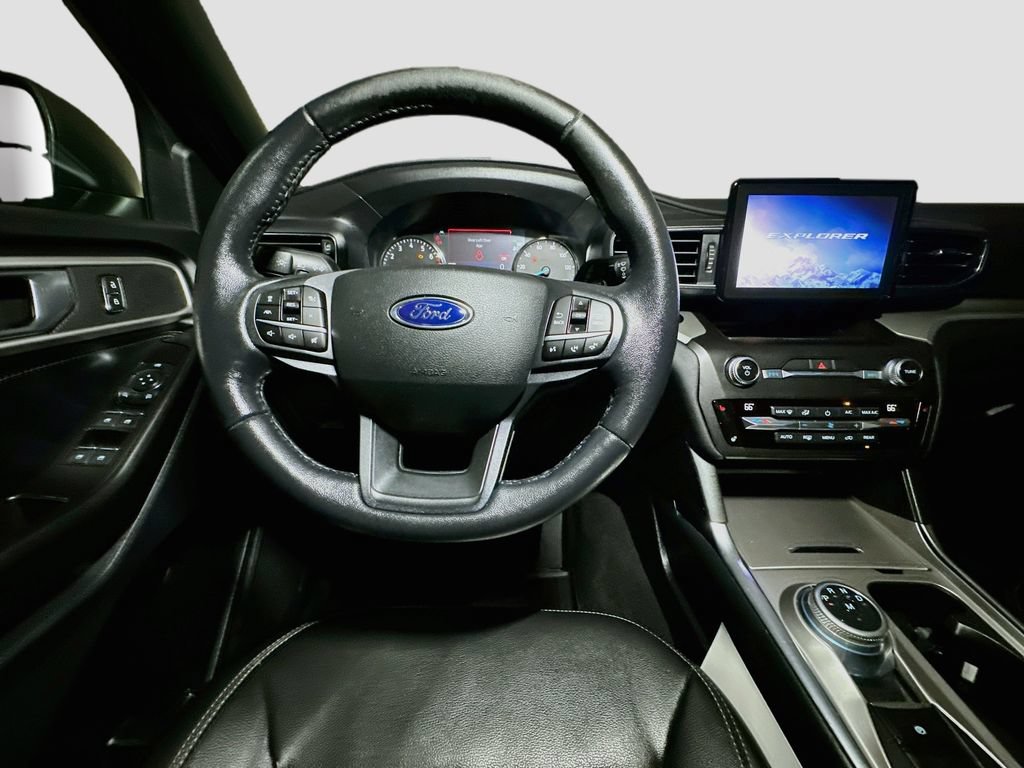 Certified 2020 Ford Explorer XLT w/ Equipment Group 202A AWD/4WD image 31