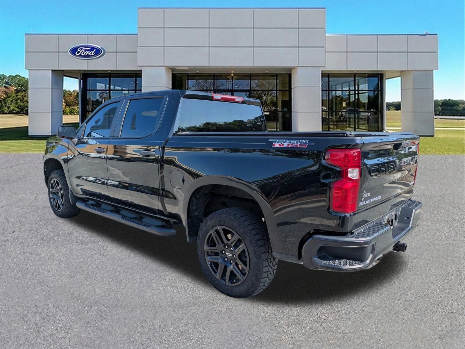 Used 2024 Chevrolet Silverado 1500 Custom Trail Boss AWD/4WD image 3