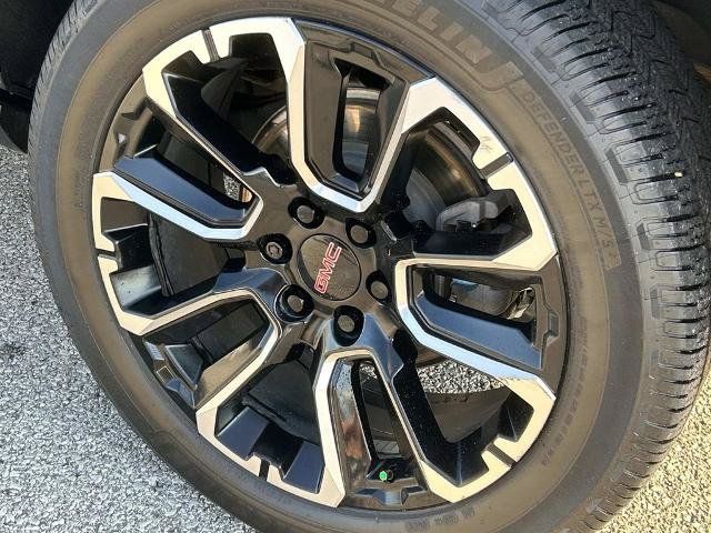 Used 2022 GMC Yukon XL Denali w/ Denali Premium Package AWD/4WD image 12