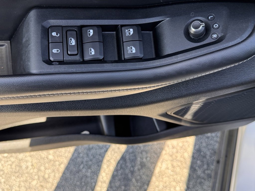 Used 2023 Jeep Grand Cherokee Limited image 16