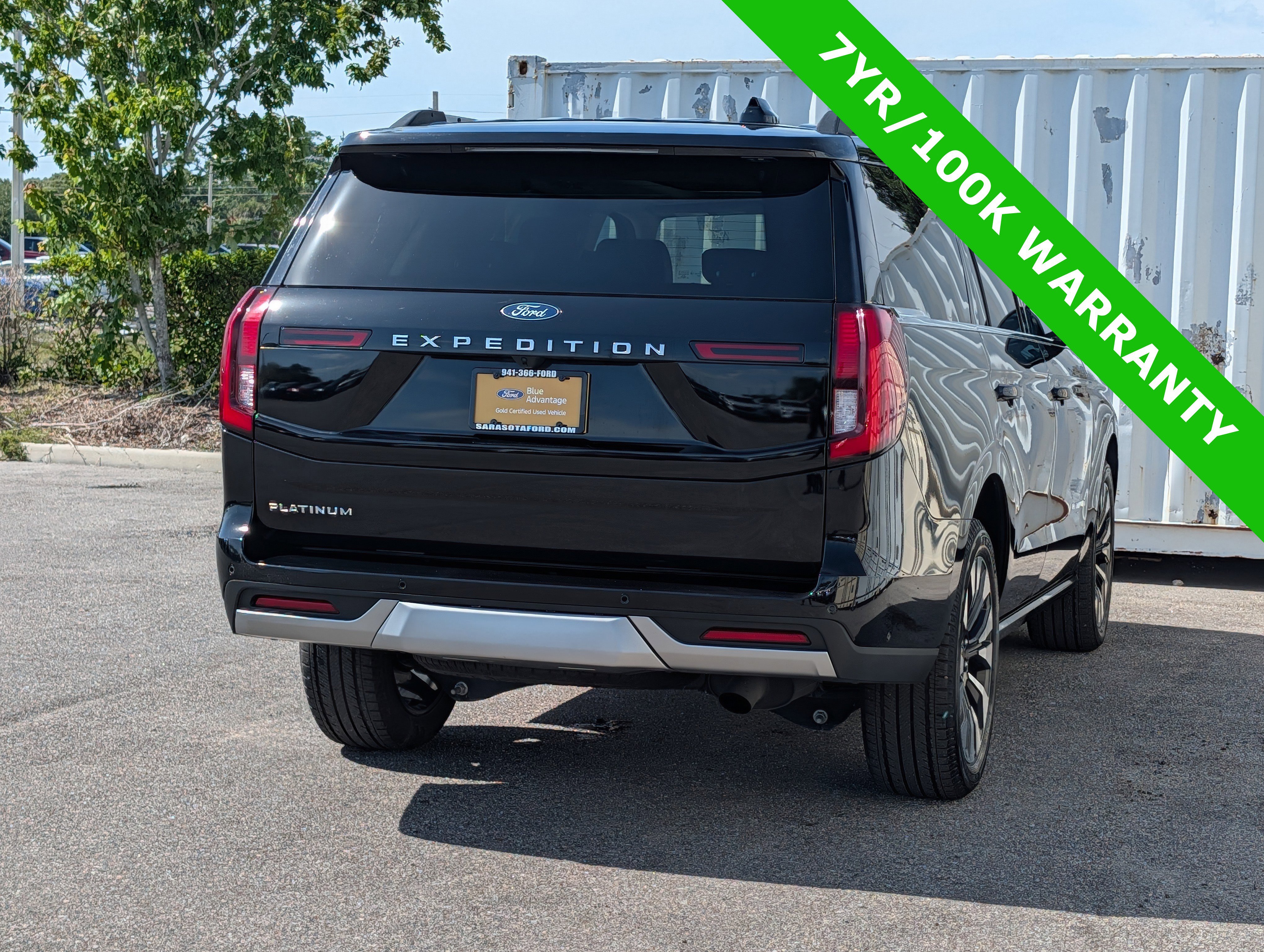 Certified 2025 Ford Expedition Platinum w/ Driver's Package AWD/4WD image 4