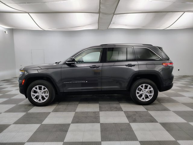 Used 2022 Jeep Grand Cherokee Limited AWD/4WD image 7