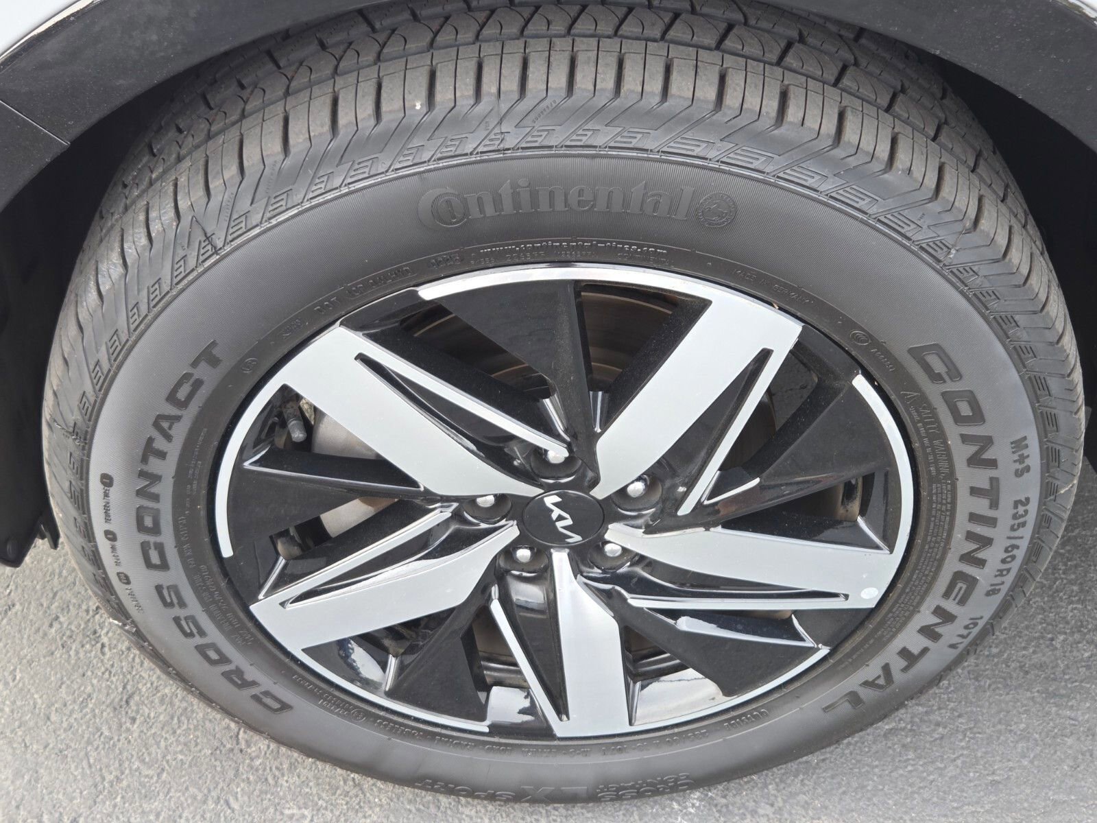 Used 2023 Kia Sorento EX w/ Panoramic Sunroof Package image 9