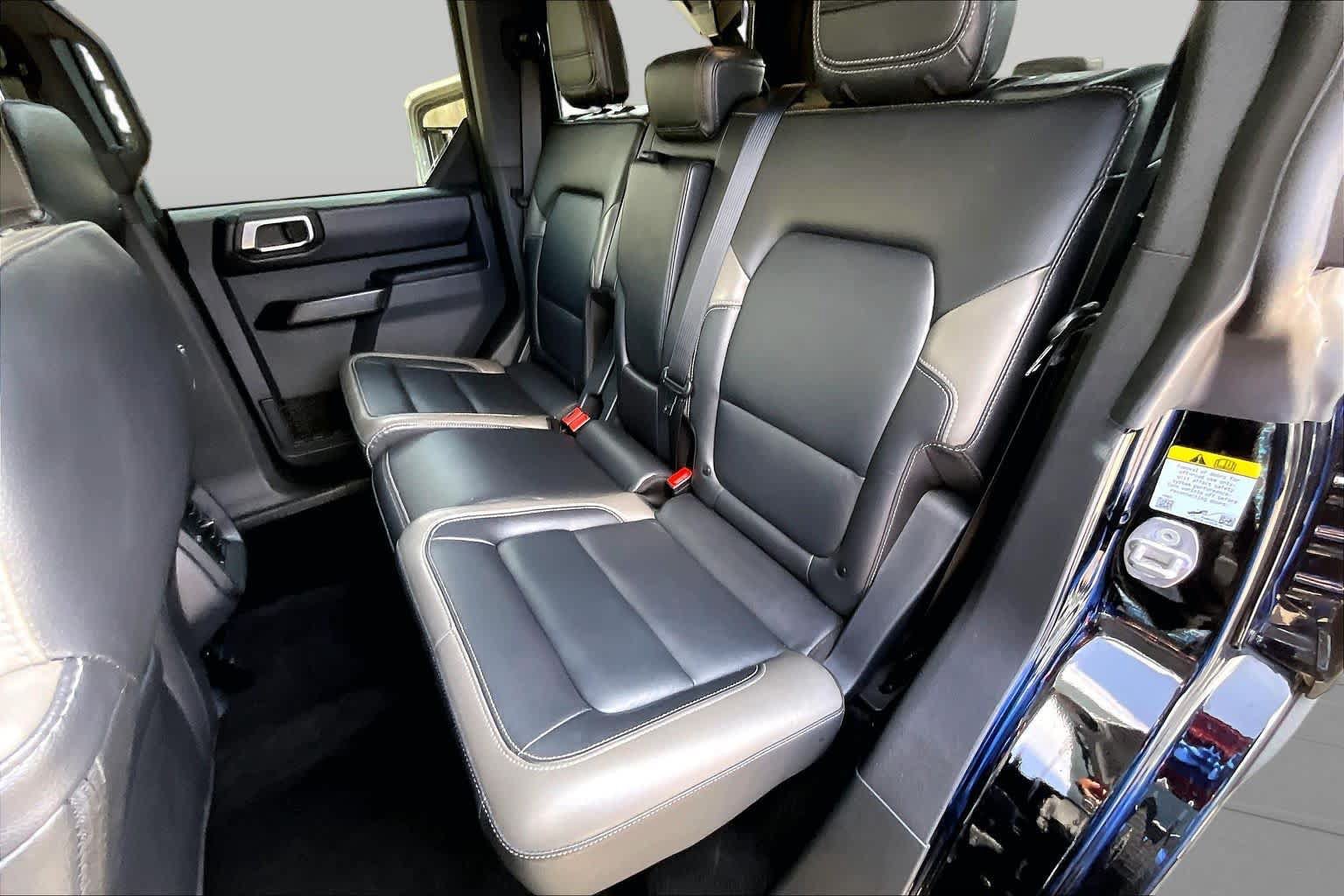 Certified 2025 Ford Bronco Outer Banks w/ Sasquatch Package AWD/4WD image 21