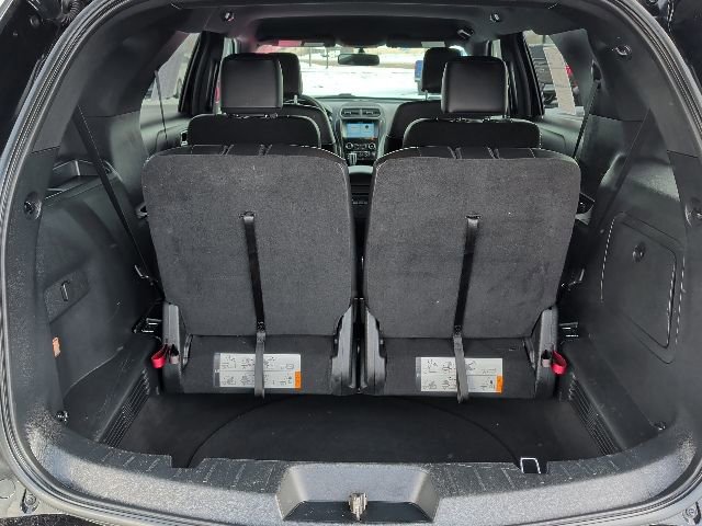 Certified 2018 Ford Explorer XLT w/ Equipment Group 202A image 32