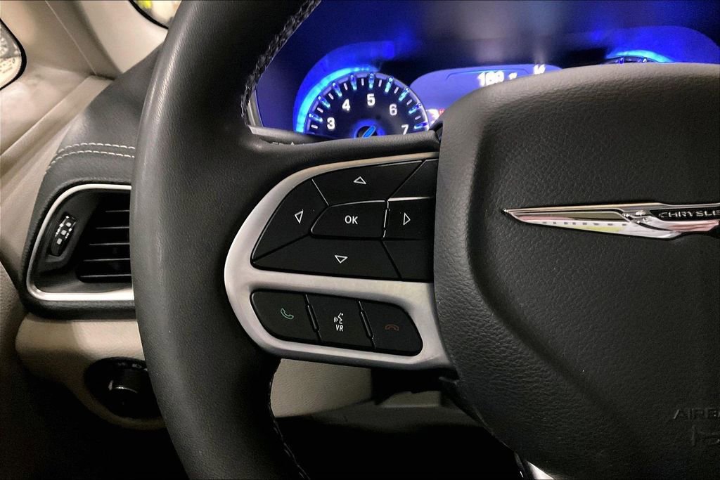 Used 2023 Chrysler Pacifica Limited image 17
