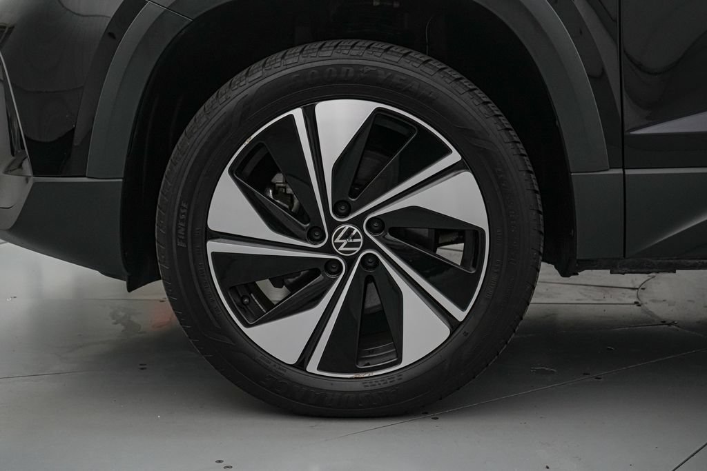 Used 2025 Volkswagen Taos SE AWD/4WD image 10