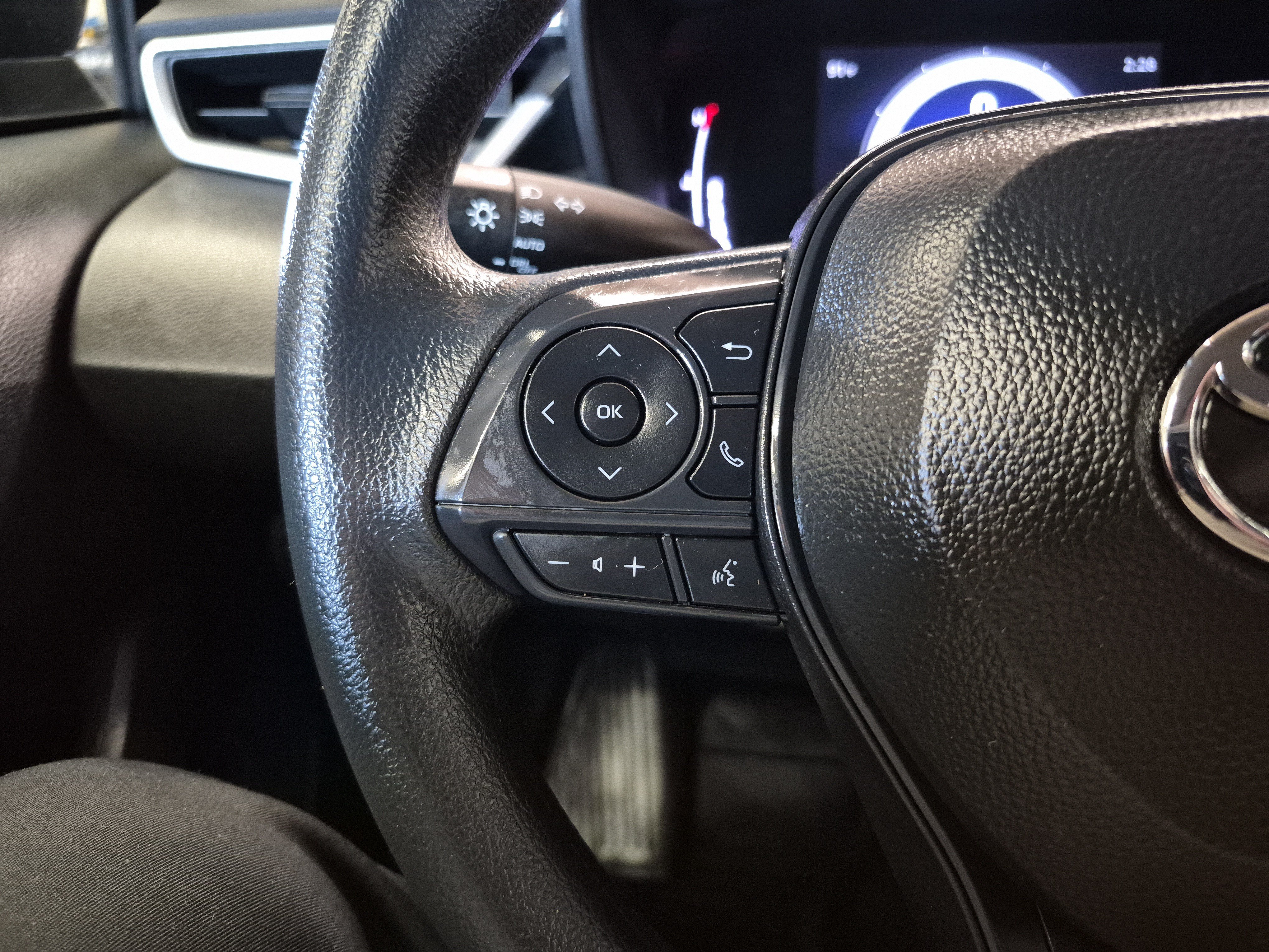 Used 2026 Toyota Corolla LE FWD image 23