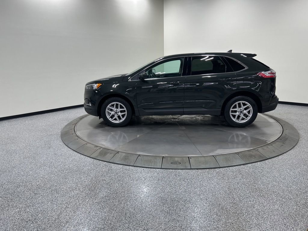 Certified 2024 Ford Edge SEL w/ Convenience Package image 2
