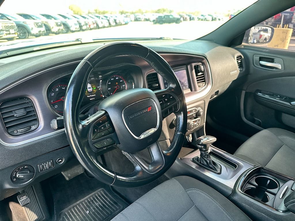 Used 2018 Dodge Charger SXT w/ Blacktop Package image 11