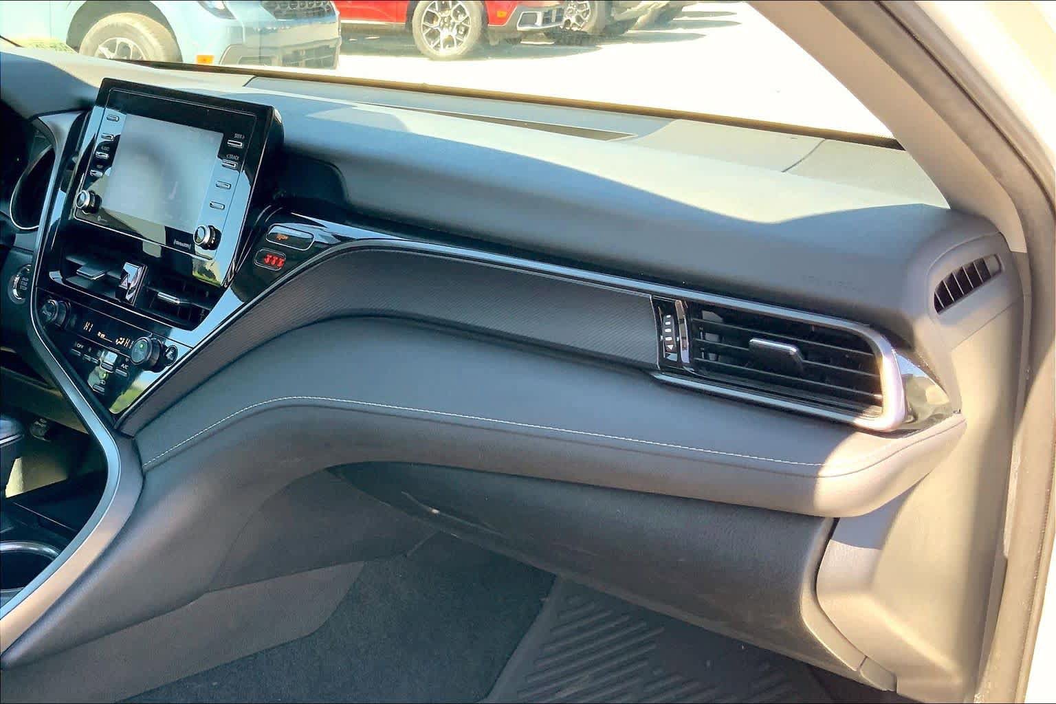Used 2024 Toyota Camry SE w/ Convenience Package FWD image 17