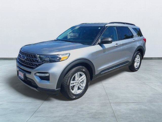Certified 2024 Ford Explorer XLT w/ Equipment Group 202A AWD/4WD image 3