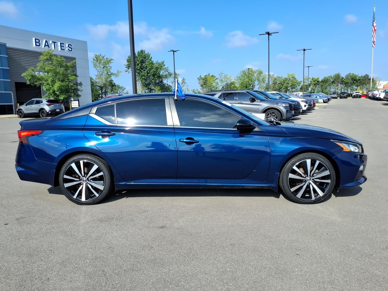 Used 2020 Nissan Altima 2.5 SR FWD image 2