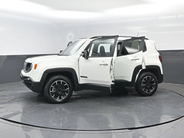 Used 2023 Jeep Renegade Latitude AWD/4WD image 29