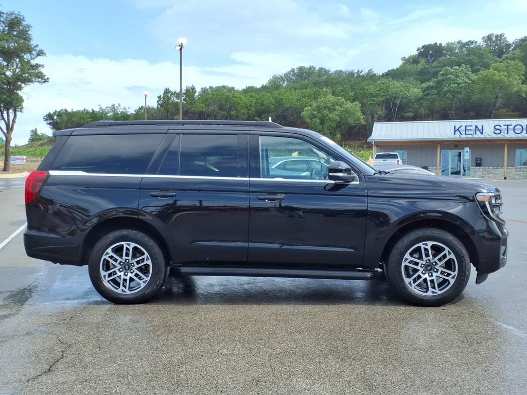 Certified 2025 Ford Expedition Active AWD/4WD image 2