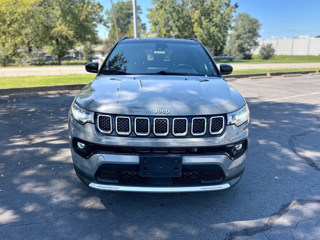 Used 2023 Jeep Compass Limited AWD/4WD image 2
