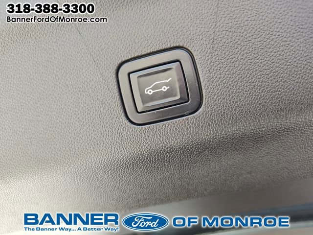 Used 2022 Chevrolet Tahoe Z71 w/ Luxury Package AWD/4WD image 8