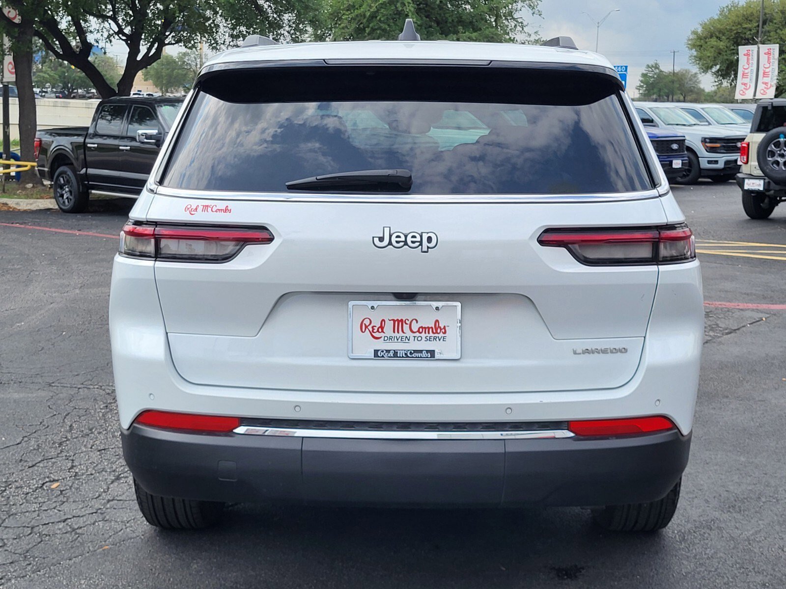 Used 2025 Jeep Grand Cherokee L Laredo image 4