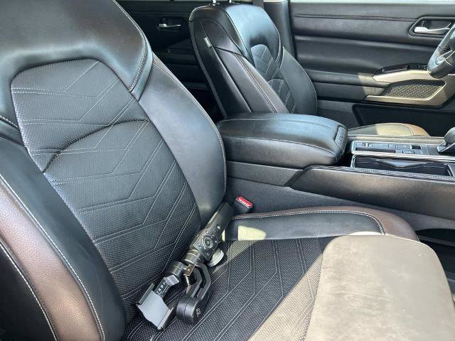 Used 2024 Nissan Pathfinder Platinum w/ Cargo Package FWD image 25