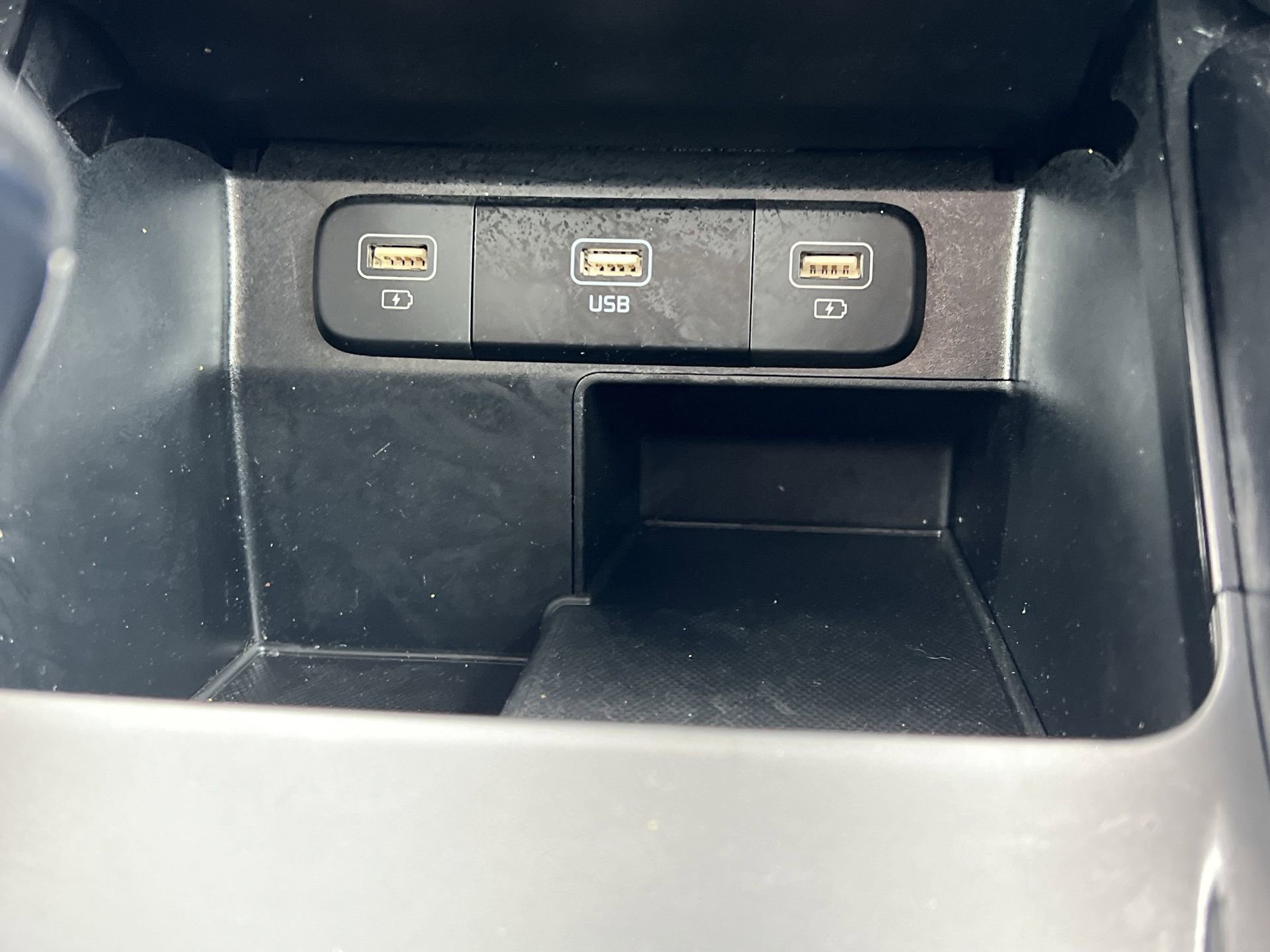 Used 2023 Kia Sorento LX image 12