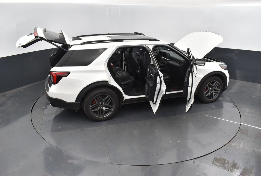 Certified 2025 Ford Explorer ST image 12