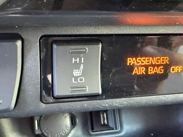 Used 2021 Toyota RAV4 XLE w/ Convenience Package AWD/4WD image 13