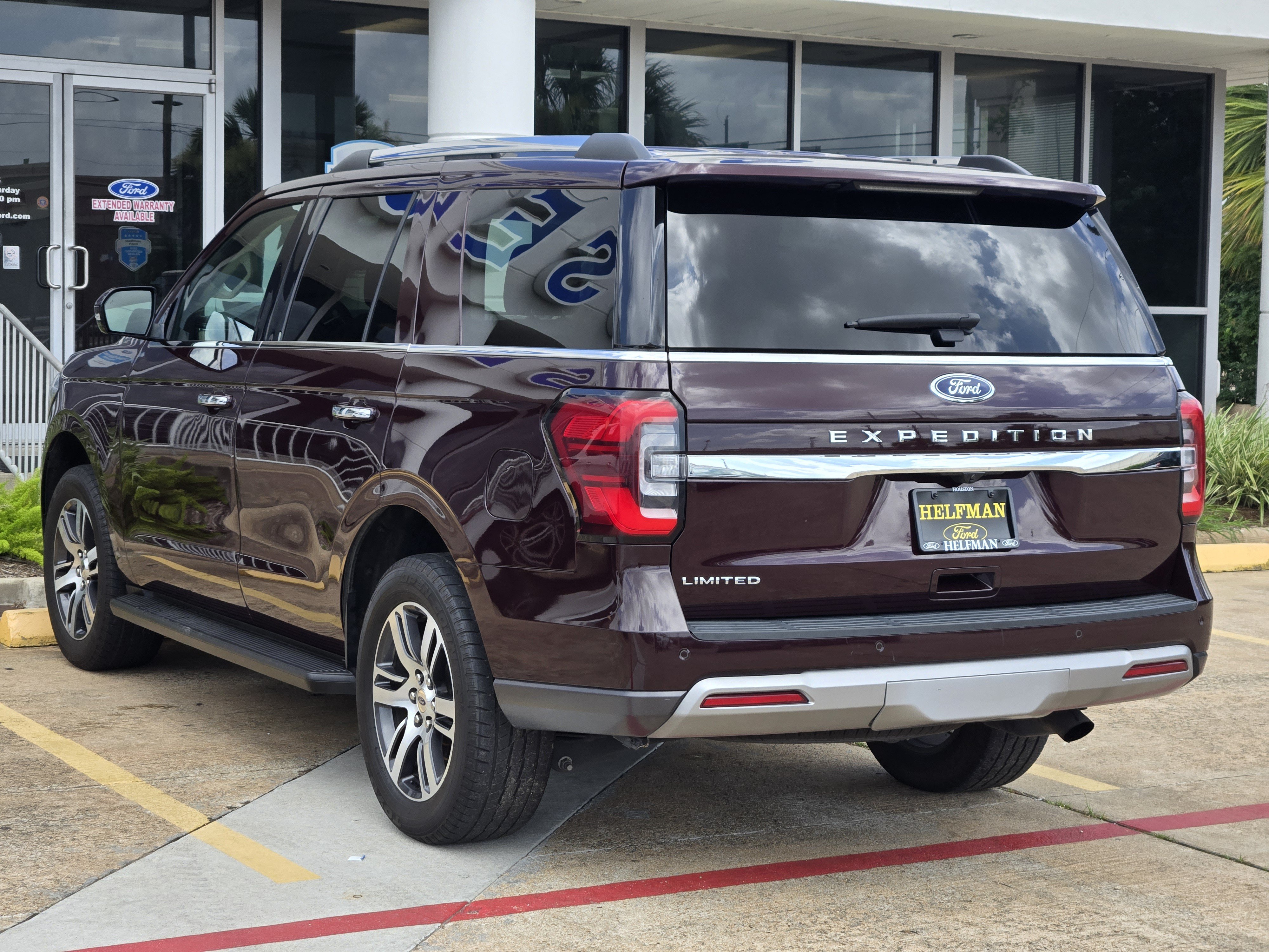 Certified 2024 Ford Expedition Limited RWD image 3