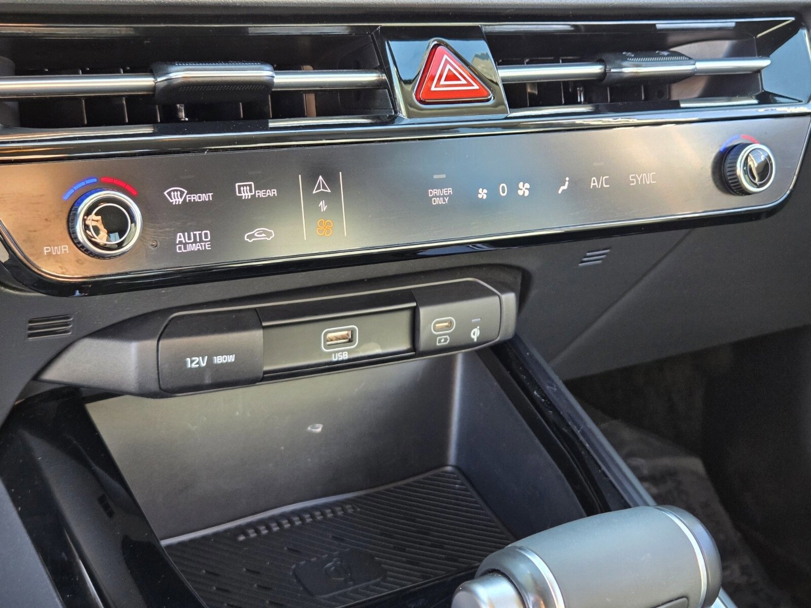 Used 2024 Kia Niro EX image 22