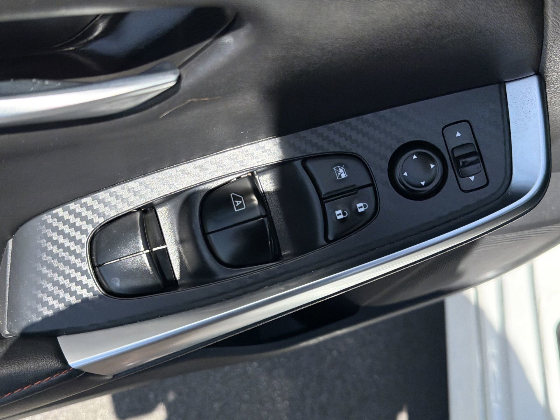 Used 2025 Nissan Sentra SR FWD image 18