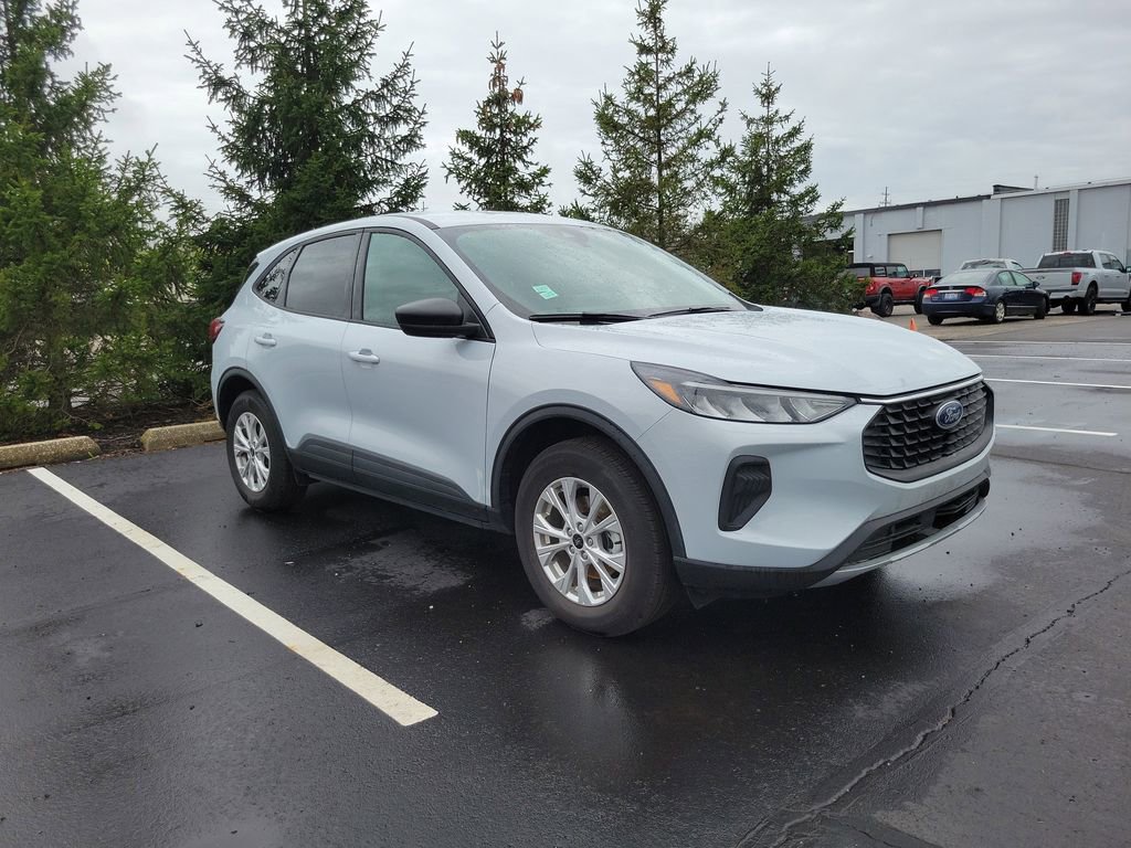 Certified 2025 Ford Escape Active w/ Cold Weather Package AWD/4WD image 2