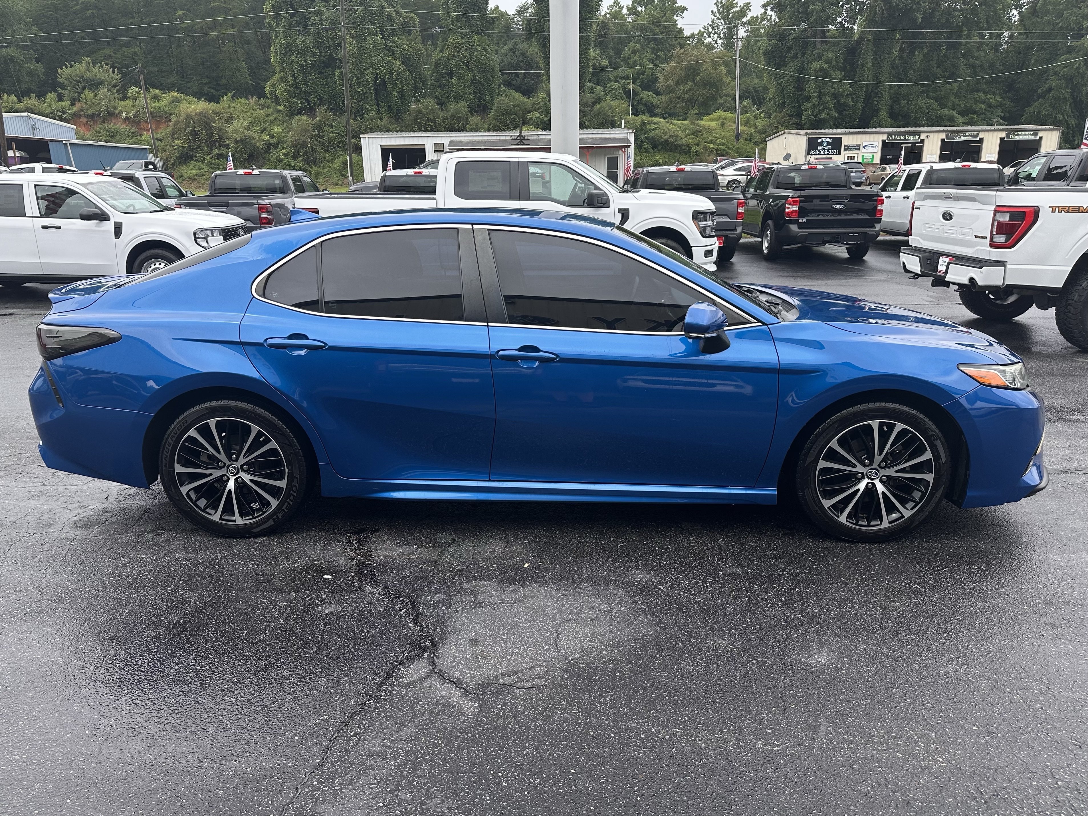 Used 2019 Toyota Camry SE w/ Convenience Package FWD image 5