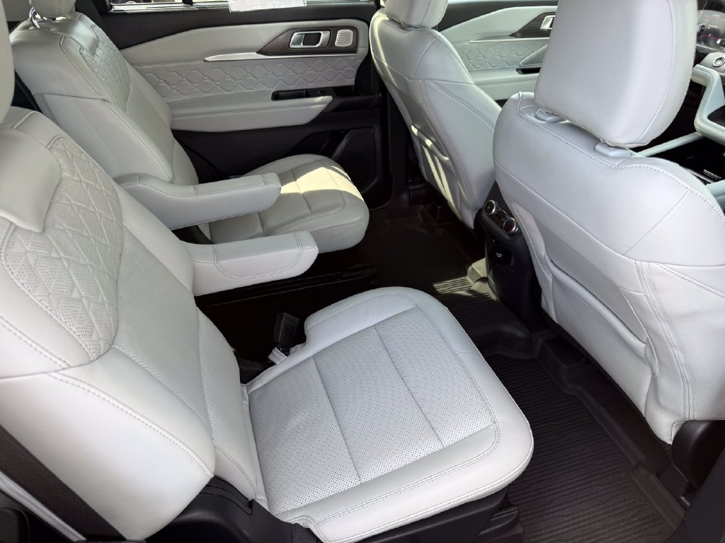Certified 2025 Ford Explorer Platinum w/ LUX Leather Package AWD/4WD image 21