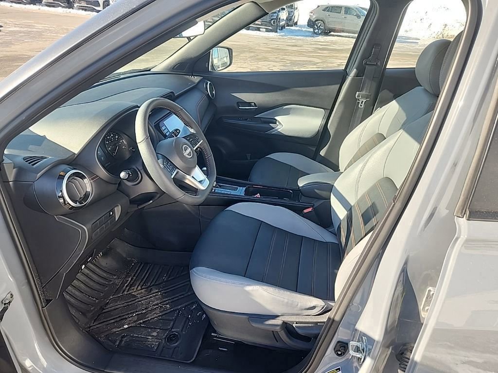 Used 2023 Nissan Kicks SR w/ SR Premium Package image 9