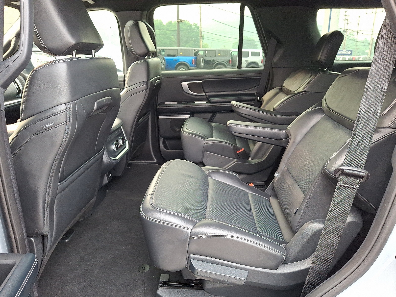 Certified 2025 Ford Expedition Platinum w/ Stealth Appearance Package AWD/4WD image 10
