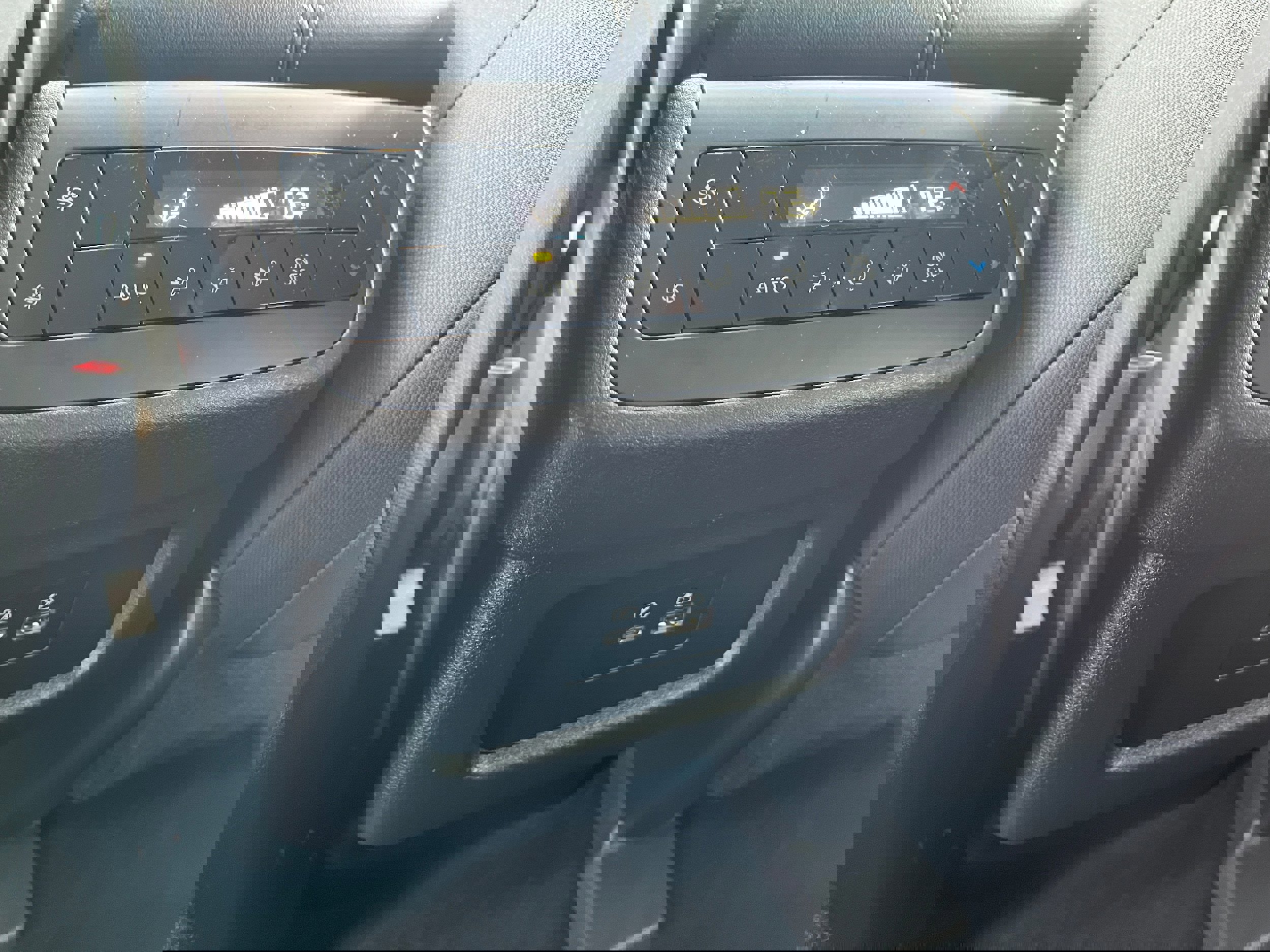 Used 2022 Nissan Pathfinder SV image 12