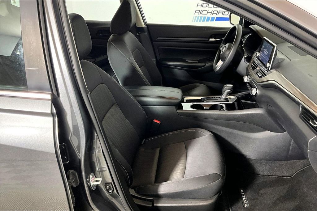 Used 2024 Nissan Altima 2.5 SV image 6